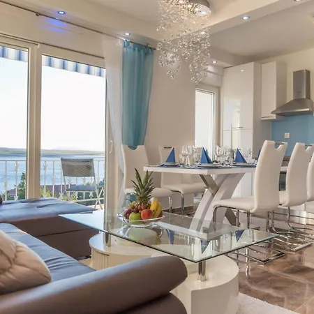 Majestic And Refined Balcony Sea View