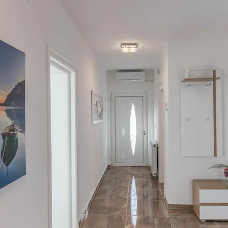 Apartmán Majestic And Refined Balcony Sea View